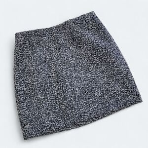 H&M Classic Black and White Tweed Mini Skirt Size 2 Straight Pencil Textured
